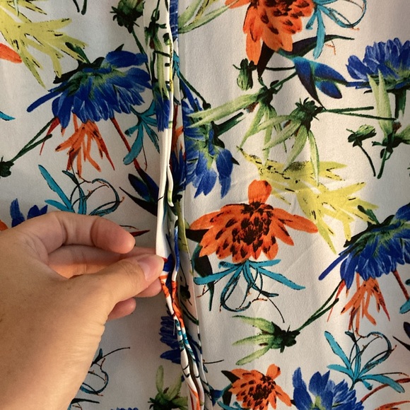 Ro & De Medium women’s blouse, button up, silky. Worn once, EUC - Picture 3 of 4